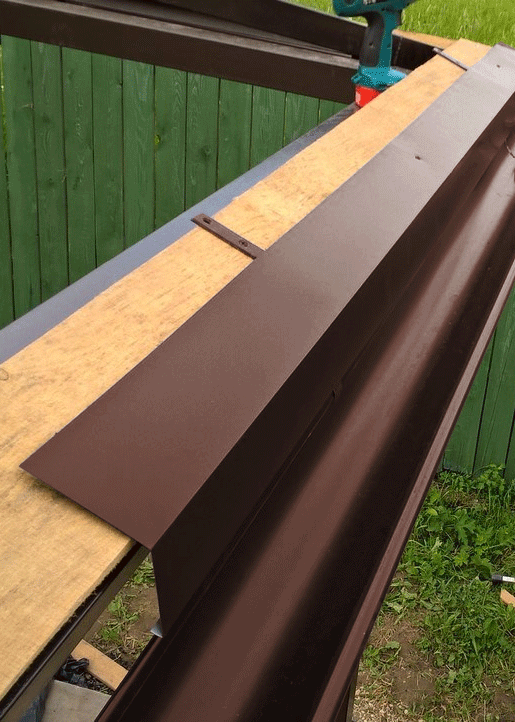 Карнизная планка 1,25 м (100х65 мм) угол внешний металлический коричневый (RAL 8017) 5 штук - фотография № 7