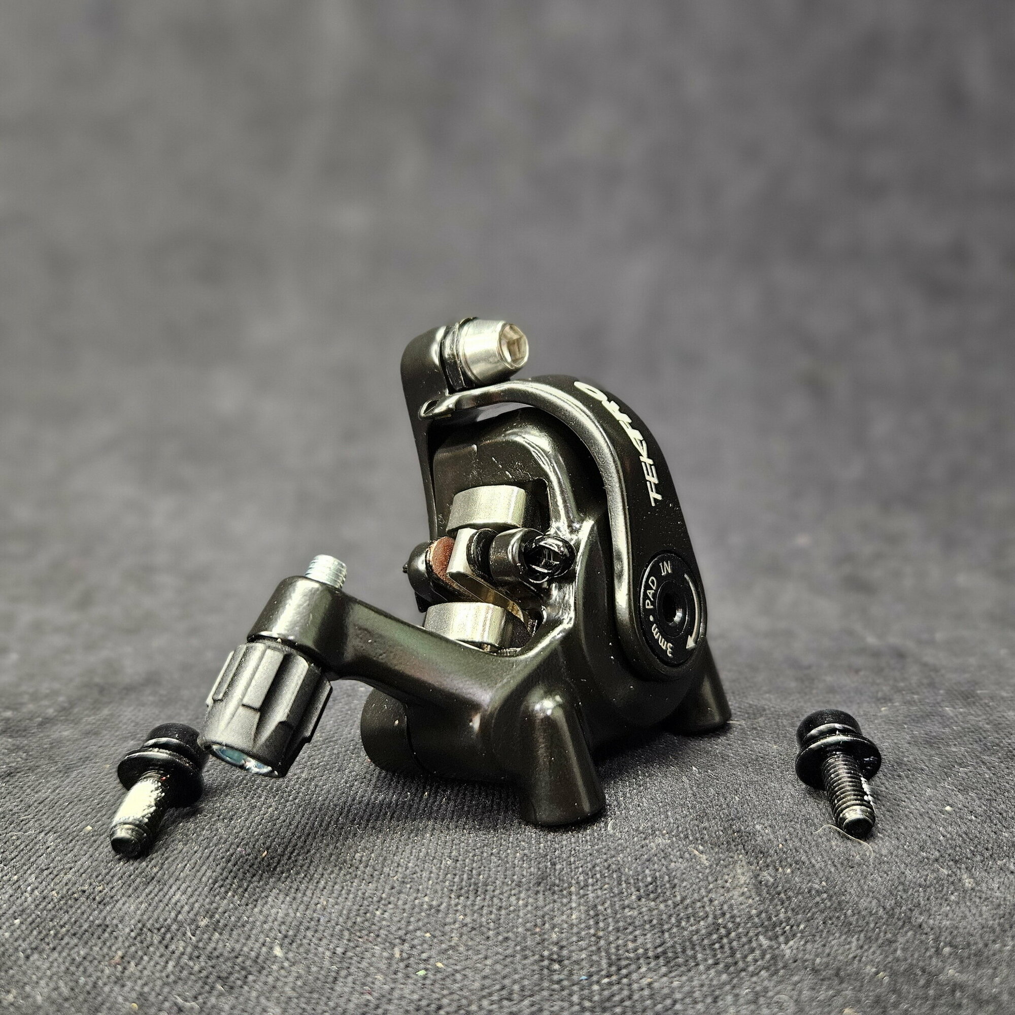 Калипер механический передний Tektro MD-C550F, колодки Shimano B-type, черный