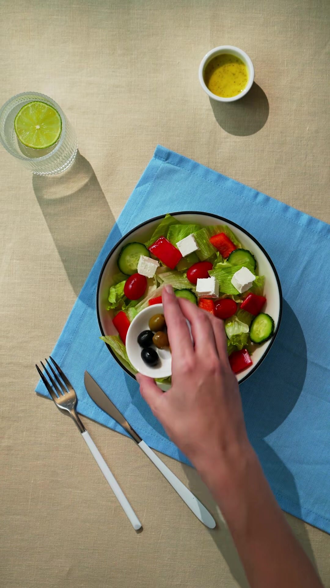 Салат Греческий "Из Лавки", с заправкой на растительном масле, 245 г — фото 1