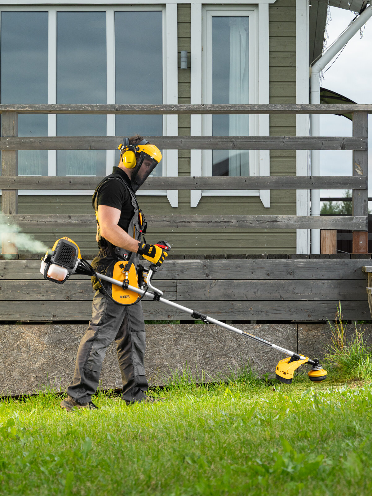 Триммер бензиновый DGT-520S, 52см3, 3 л.с., разъемная штанга, состоит из 2 частей// Denzel