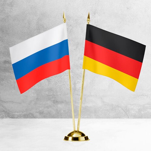 Настольные флаги России и Германии на пластиковой подставке под золото