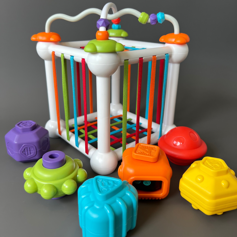Многофункциональная развивающая игрушка для малышей куб 4 в 1 «Сортер Пирамидка Погремушка Лабиринт»