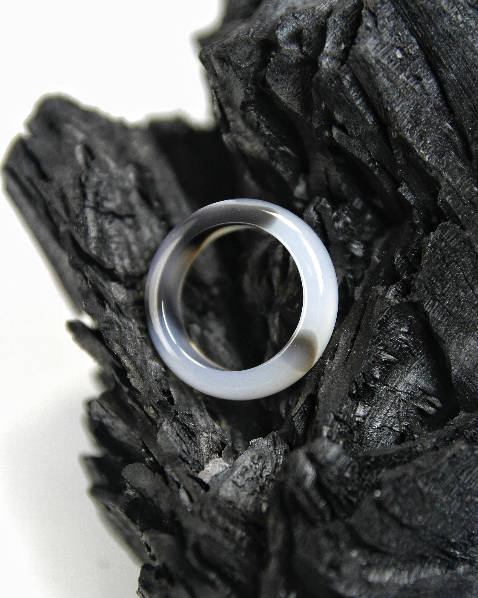 фото Кольцо из натурального камня Серый агат (Ботсвана), защита от сглаза, размер 16-17