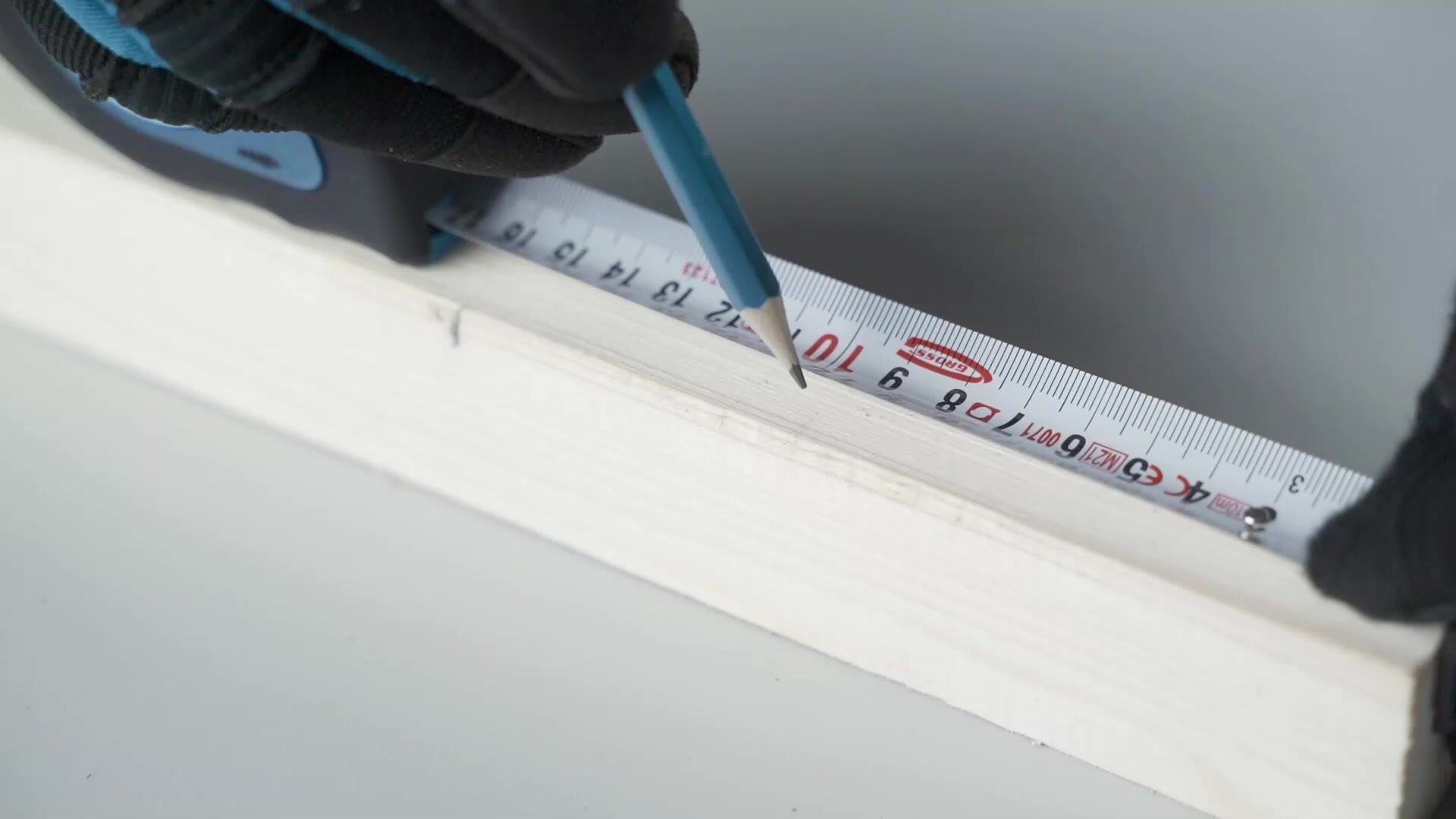 Рулетка Gross Ergonomisch 10 м x 25 мм, магнитный обрезиненный зацеп 31105 — фото 1