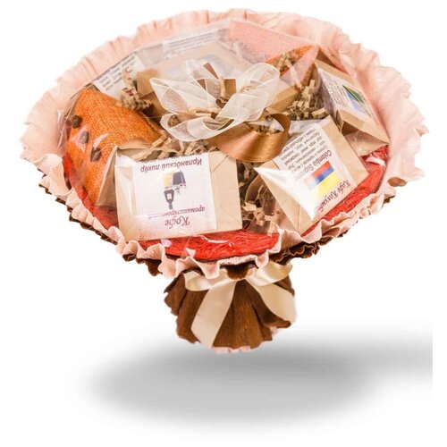 Букет с кофе и кондитерскими изделиями 