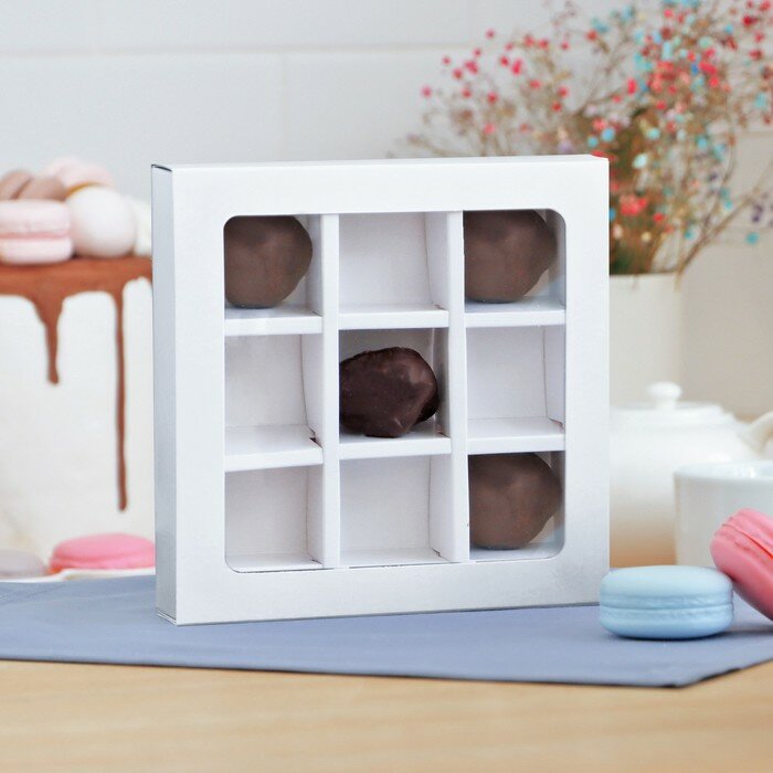 Коробка складная под 9 конфет, белая, 13,8 х 13,8 х 3,8 см - фотография № 1