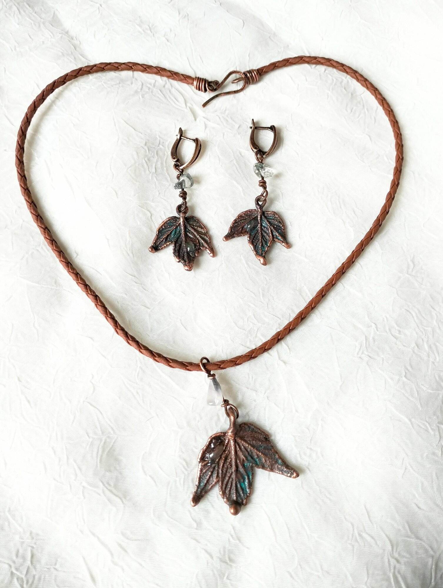 Комплект бижутерии: серьги, подвеска