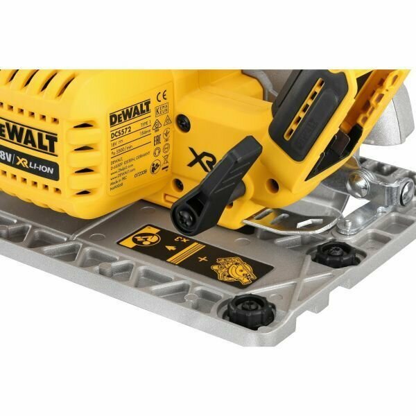 Аккумуляторная ручная дисковая пила по металлу DEWALT DCS373N, 18 В, XR - фото №4