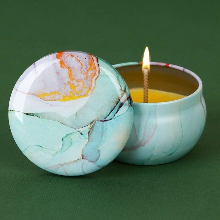 Свеча Зимнее волшебство "Загадывай", новогодняя, аромат Еловые шишки, в железной банке, диаметр 6 см