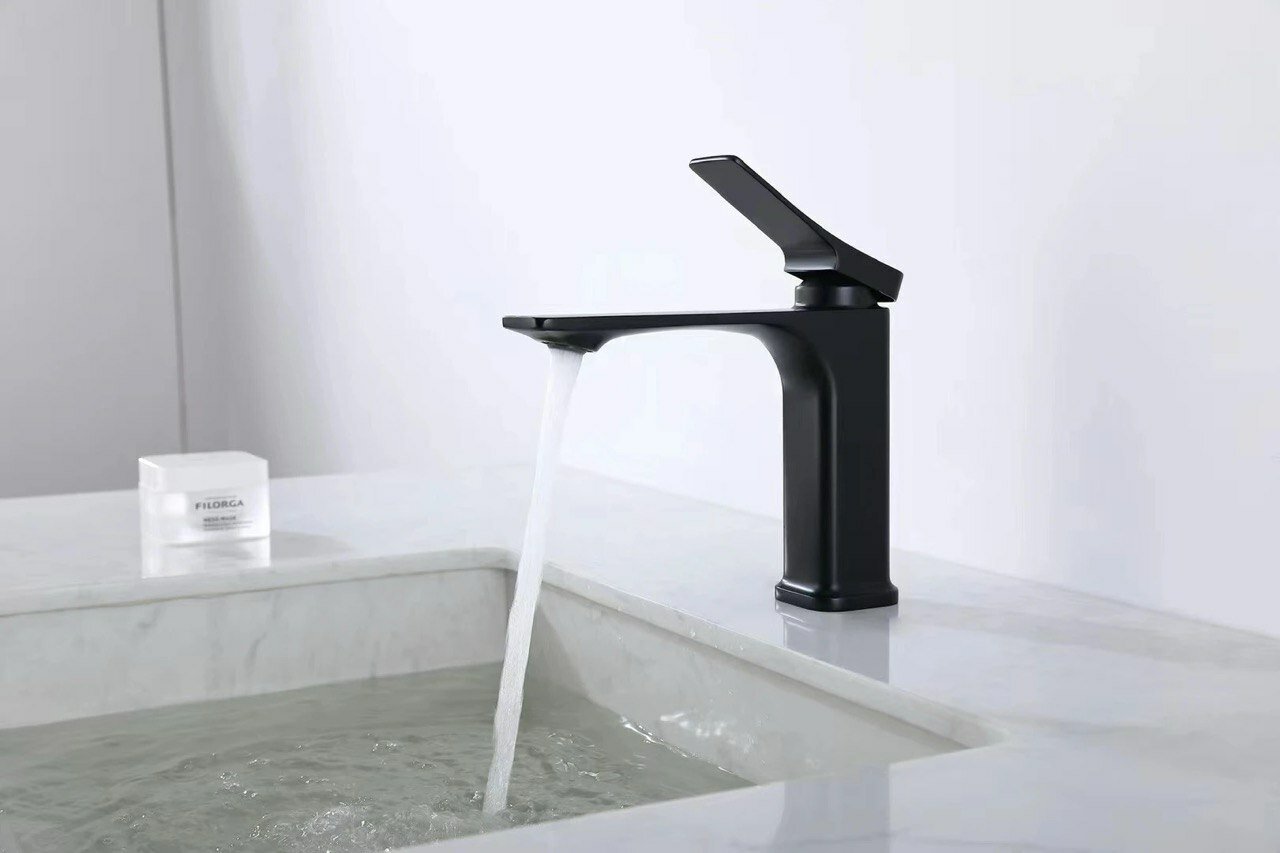 Смеситель OSSO -557-Black, черный алюминий, рычажное управление, гибкий подвод,