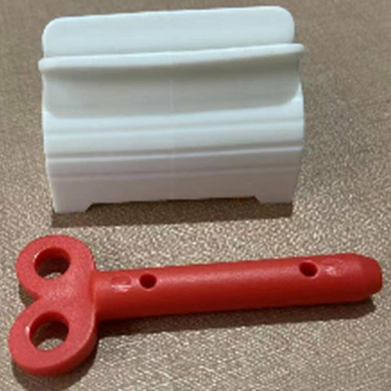 Пресс дозатор для зубной пасты Подходит для любых тюбиков шириной до 56 мм. Имеет подставку, благодаря которой удобно ставить дозатор.