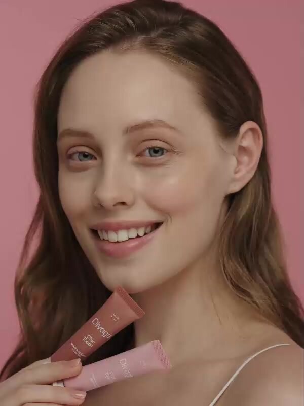 Divage Кремовый тинт для щек, губ и глаз Chic Touch Matte Tint Тон 04 нейтральный тауп — фото 1
