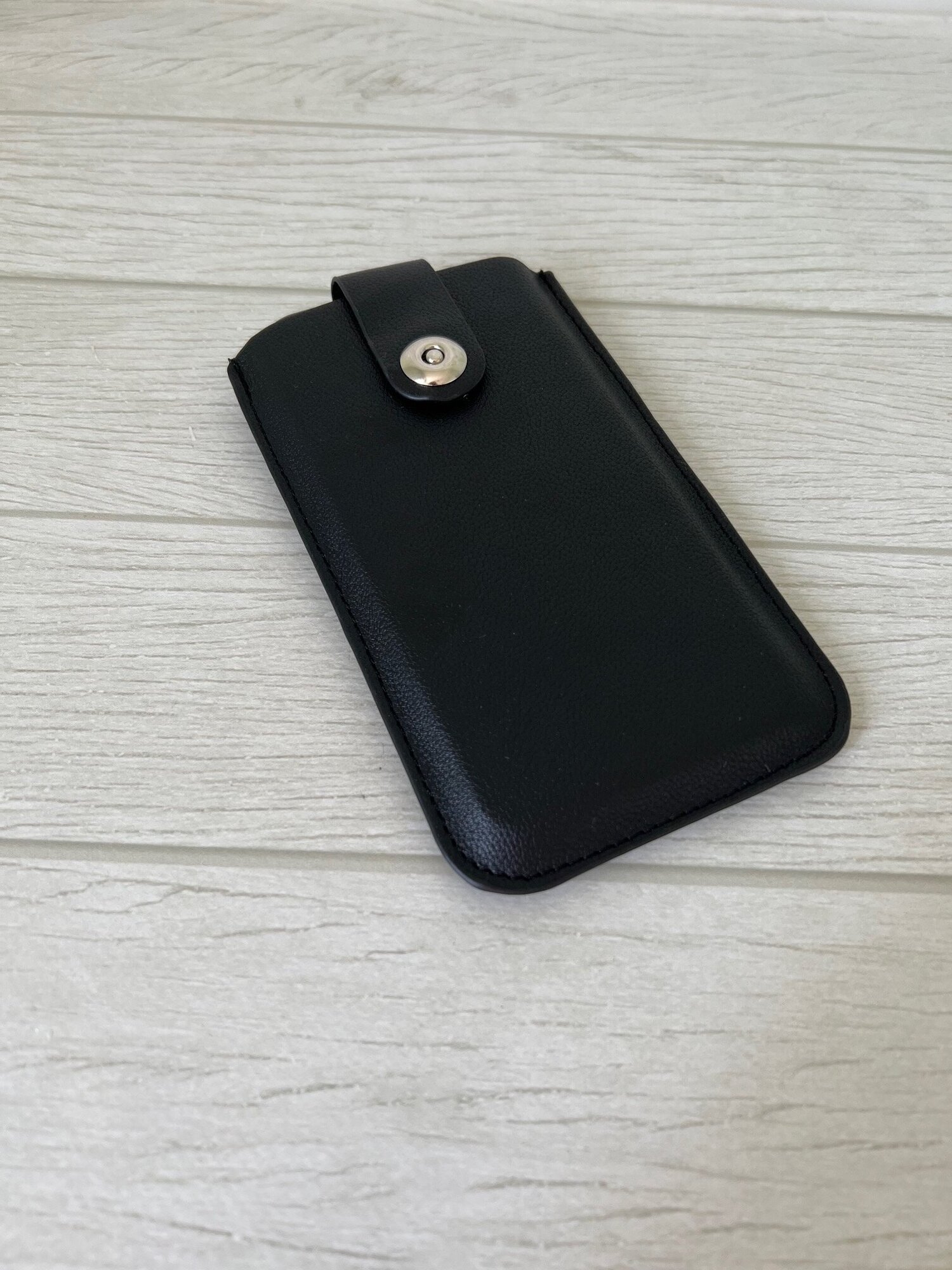 Чехол карман на телефон универсальный с магнитной застежкой и язычком 185*105 (6.5") черный