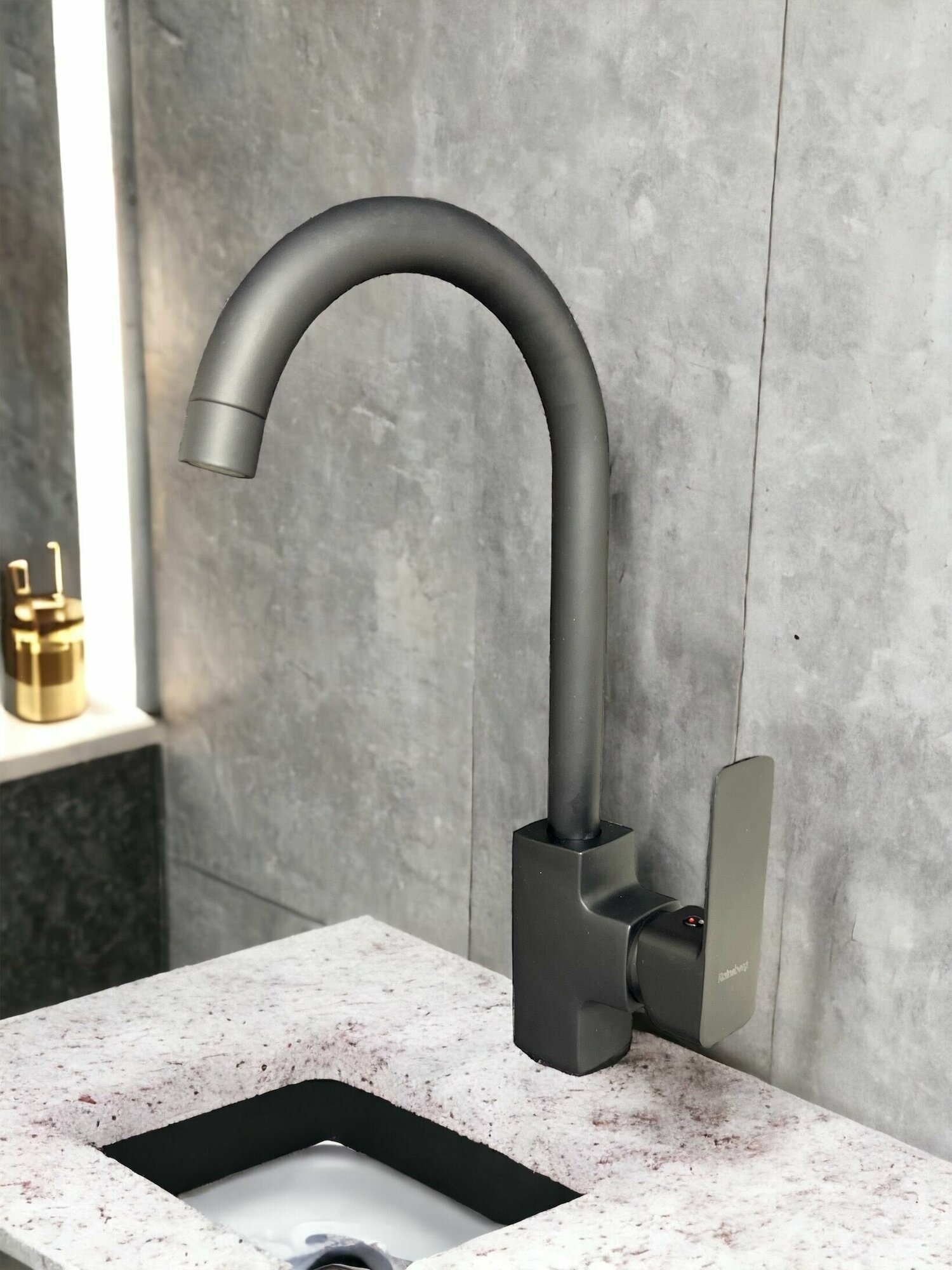 фото Смеситель для кухни Rainsberg однорычажный, черный матовый, Монтаж на одно отверстие, крепление на гайке