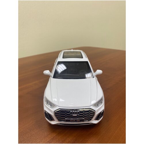 Машинка Audi Q5 Sportback, 1:24, белый