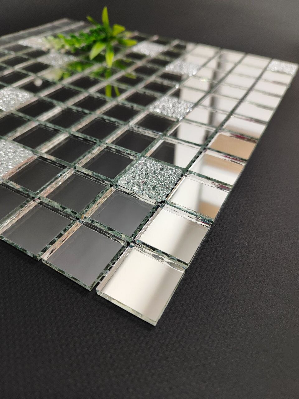 Зеркальная мозаика на сетке 300х300 мм, серебро 90% + хрусталь 10%, с чипом 25*25мм. (10 листов) - фотография № 5