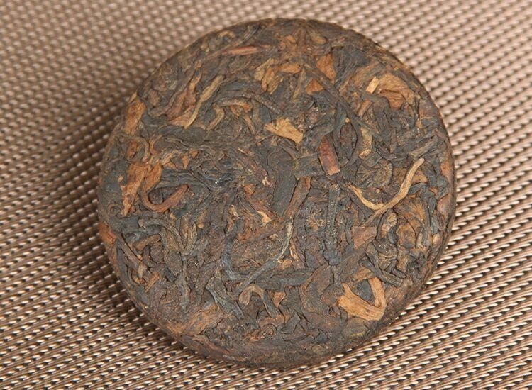 Чай пуэр выдержанный Мэнхай Древний ствол дерева Cangripe 50 грамм маленький блин 19 года - фотография № 4