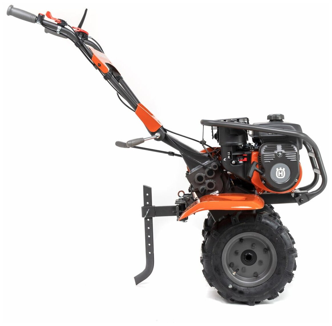 Культиватор Husqvarna TF 338 (212 см³, ном. 3.6 кВт, 2 вперед+реверс, 8 фрез, ширина обработки 95 см, пневмоколёса в комплекте) - фотография № 6