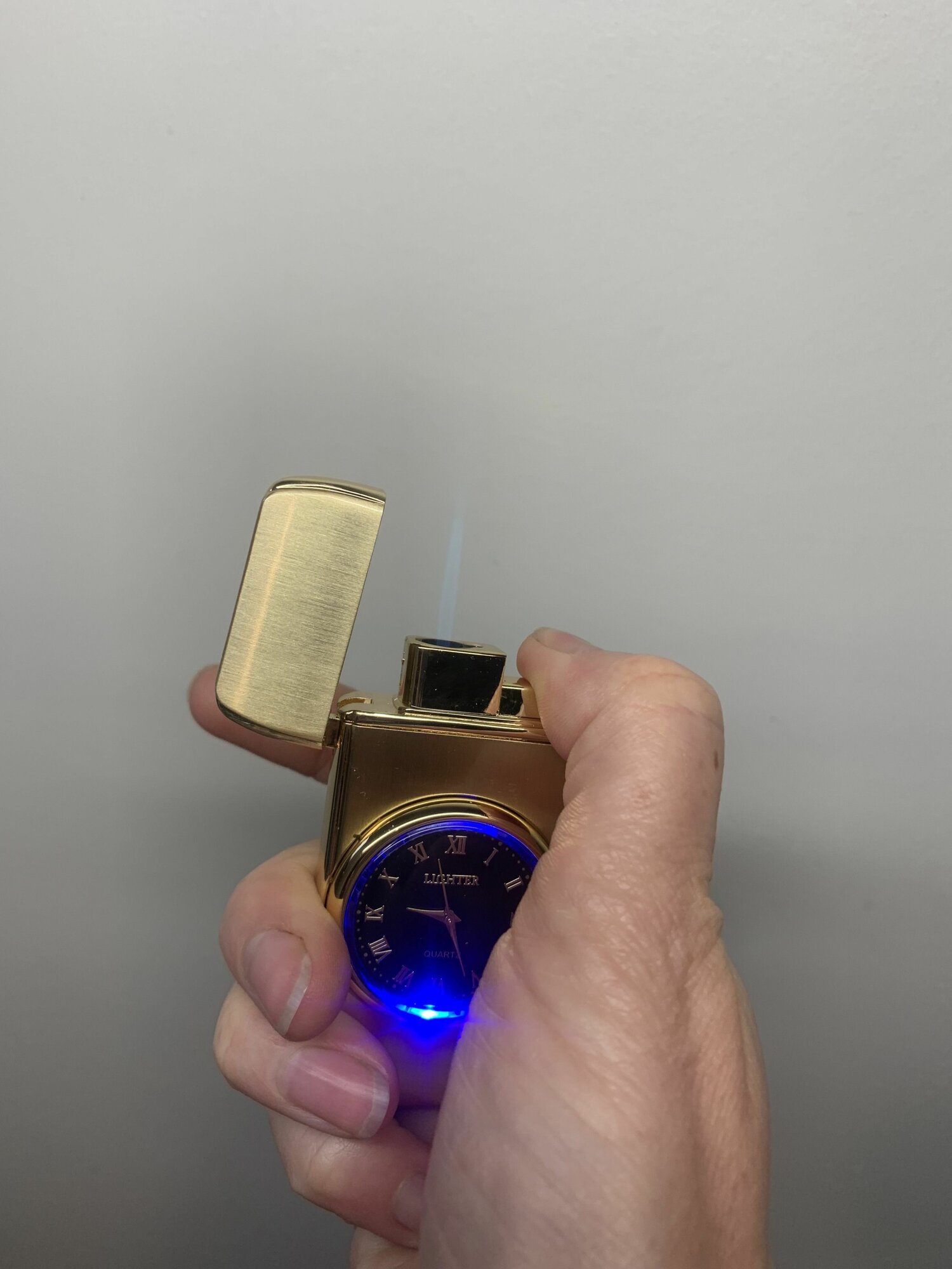 газовая зажигалка часы с подсветкой, золото 2 - фотография № 4