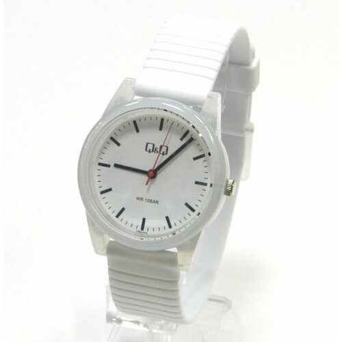фото Наручные часы q&q, белый