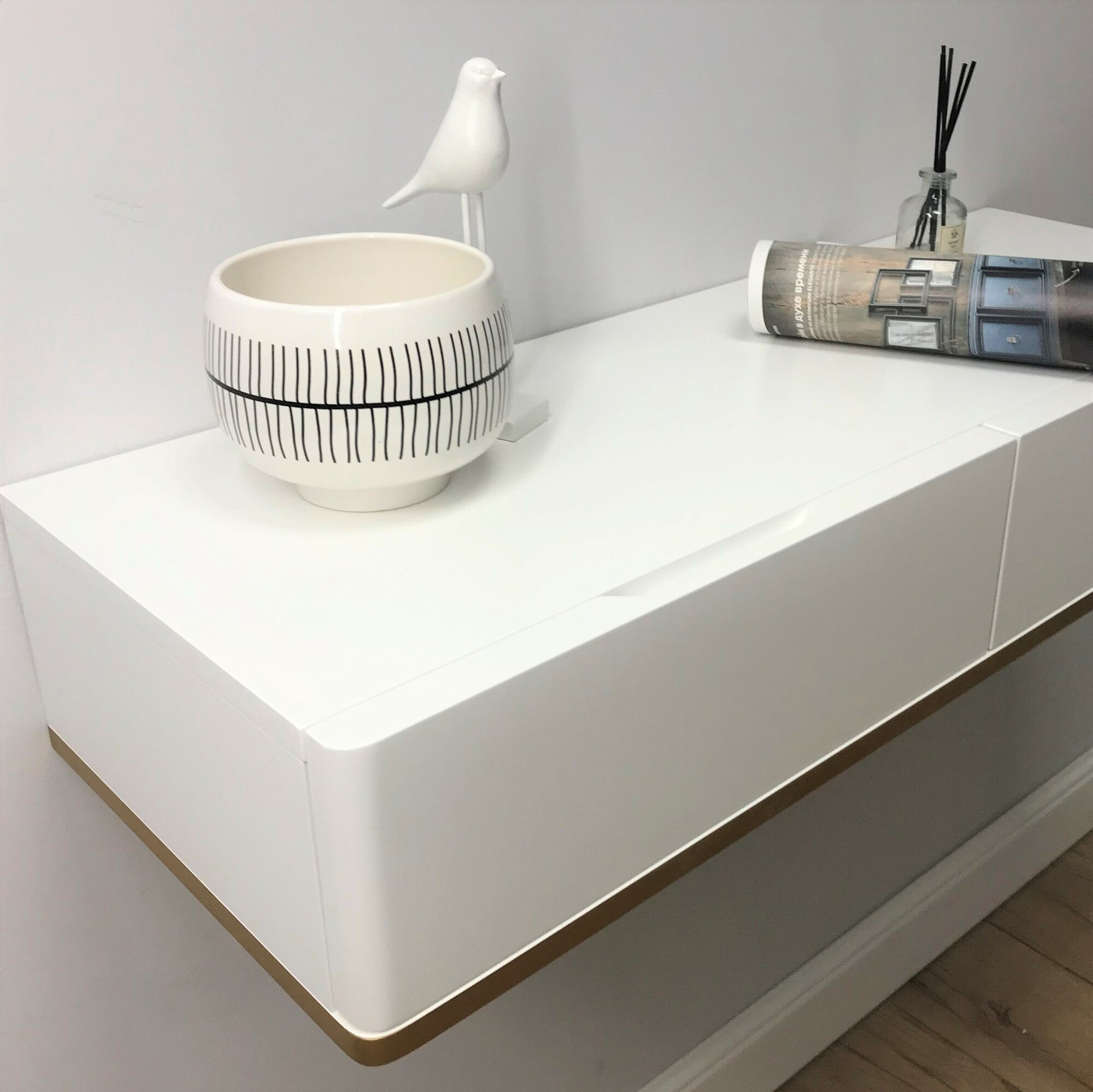 Туалетный столик в эмали подвесной, Bianko консольный столик, консоль навесная белая 100х32х16 см. Дизайнерская мебель Grande House - фотография № 4
