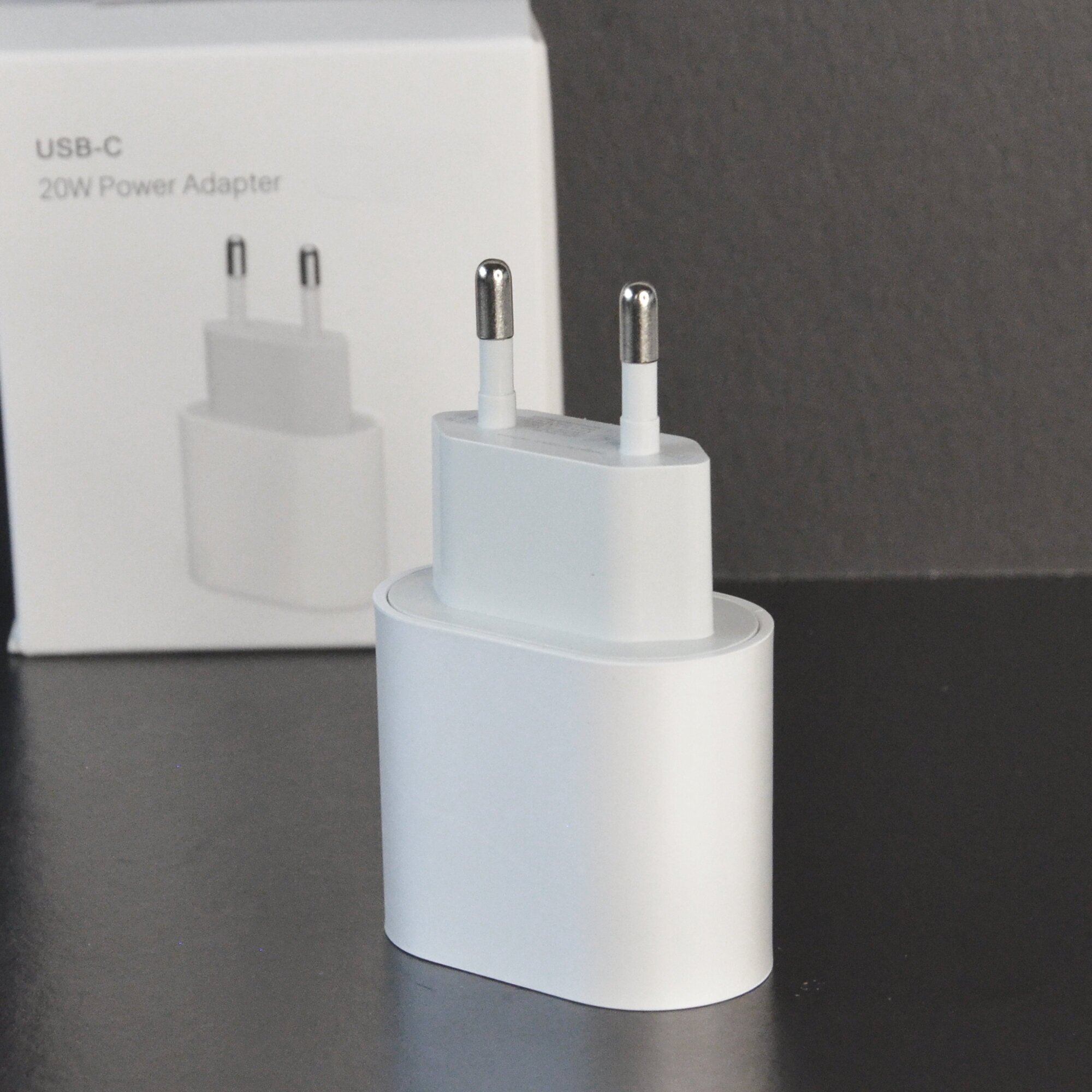 Адаптер 20W для iPhone iPad AirPods USB-C Type C зарядка для телефона белый