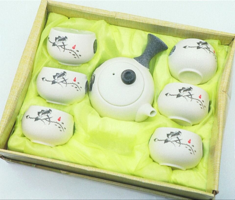 фото Набор посуды "Лотос" для чайной церемонии на 6 персон, чайник с боковой ручкой и пиалы, керамика, Китай