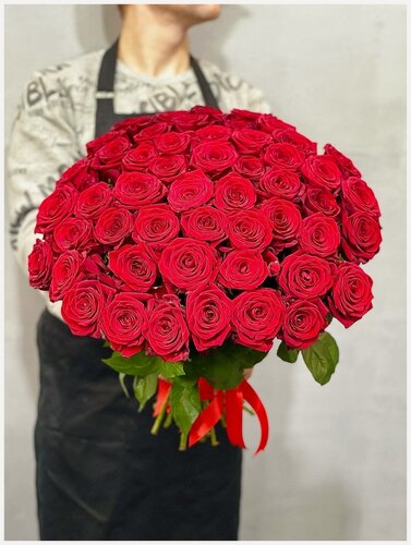 Изображение товара Монобукет "Rybe-flowers", 51 красная роза, на стеблях, высота 40см