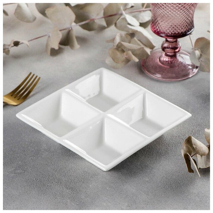 фото Менажница, 4 секции, 15х15 см, цвет белый