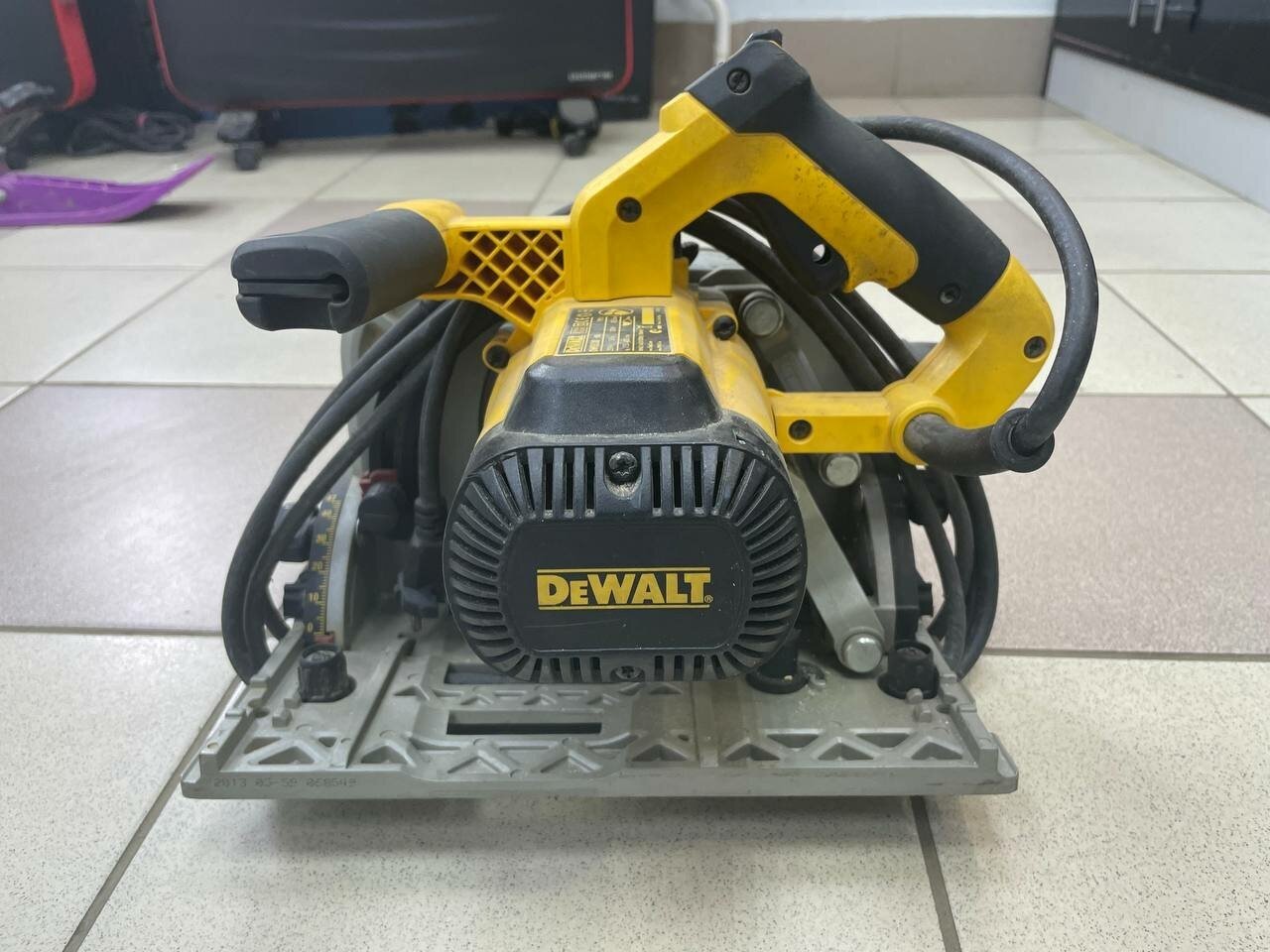 Пила погружная DWS520K DeWALT DWS520K-QS - фотография № 16