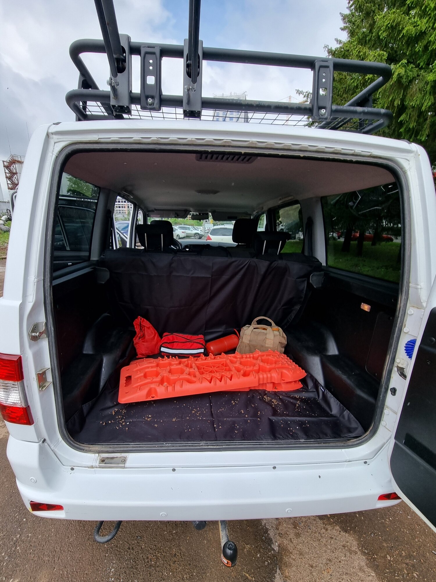 Защитная накидка в багажник автомобиля 1700x1420 мм (оксфорд 210, чёрный), Tplus
