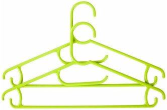 Комплект детских, пластиковых вешалок, 2 штуки, цвет зеленый, незаменимый аксессуар для гардероба малышей. Прочное легкое изделие позволит вашему ребе