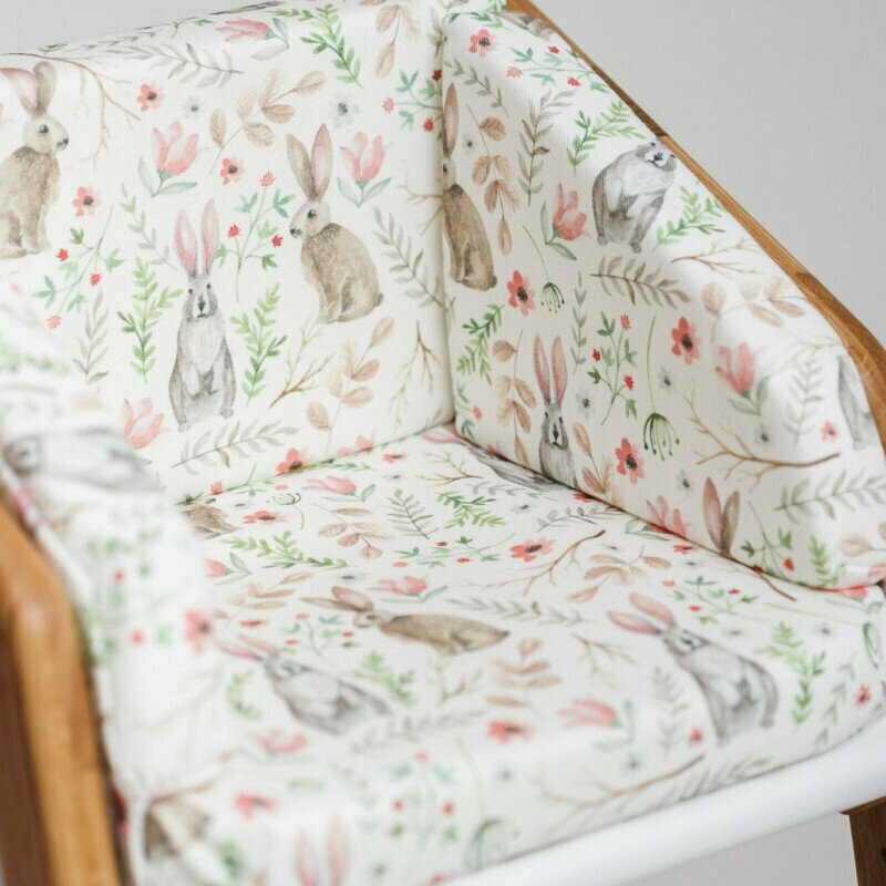 Подушка для растущего стула с бортиками "Зайцы и цветы" - фотография № 2
