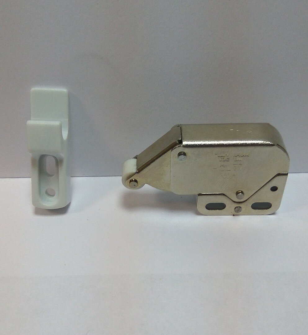 Механическая защёлка Mini Latch белый/серебристый для шкафов с фасадами без ручек