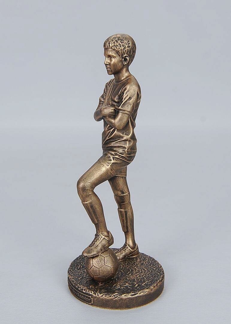 Статуэтка Юный Футболист, высота 16см, литьевой мрамор, цвет патина бронза — фото 1
