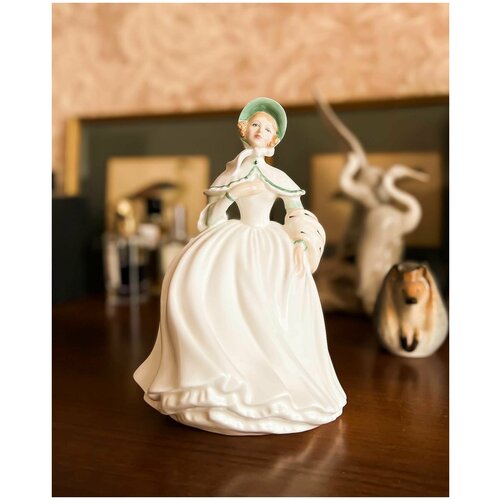 Royal Doulton статуэтка леди 