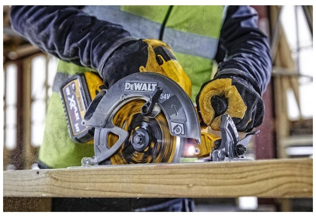 Аккумуляторная дисковая ручная пила DEWALT FlexVolt DCS578NT, кейс TSTAK, без АКБ и ЗУ - фото №14