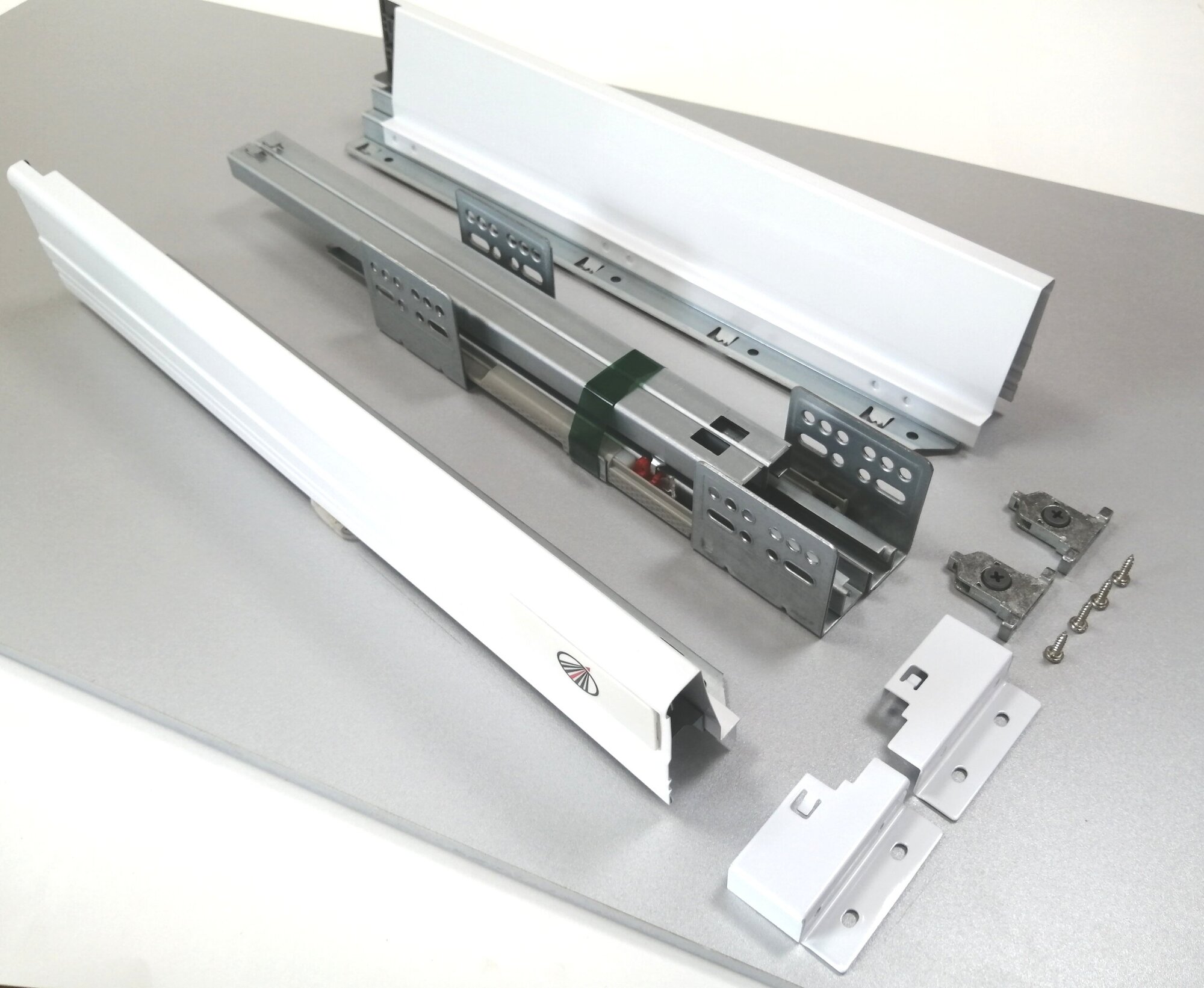 Комплект боковин и направляющих с доводчиком для выдвижного кухонного ящика GRATIS 84*500 мм, белый