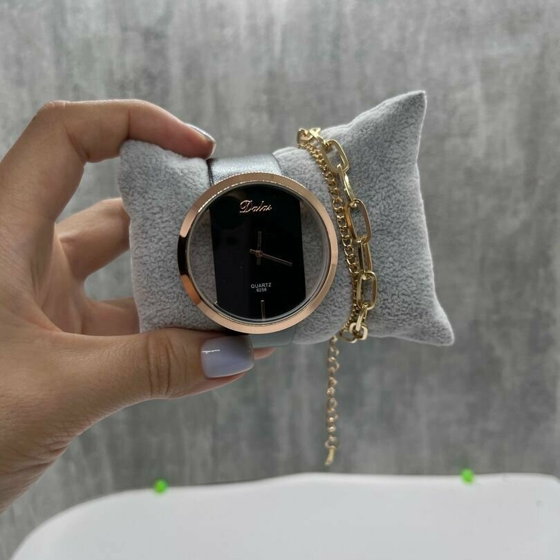 фото Часы наручные женские / красный ремешок