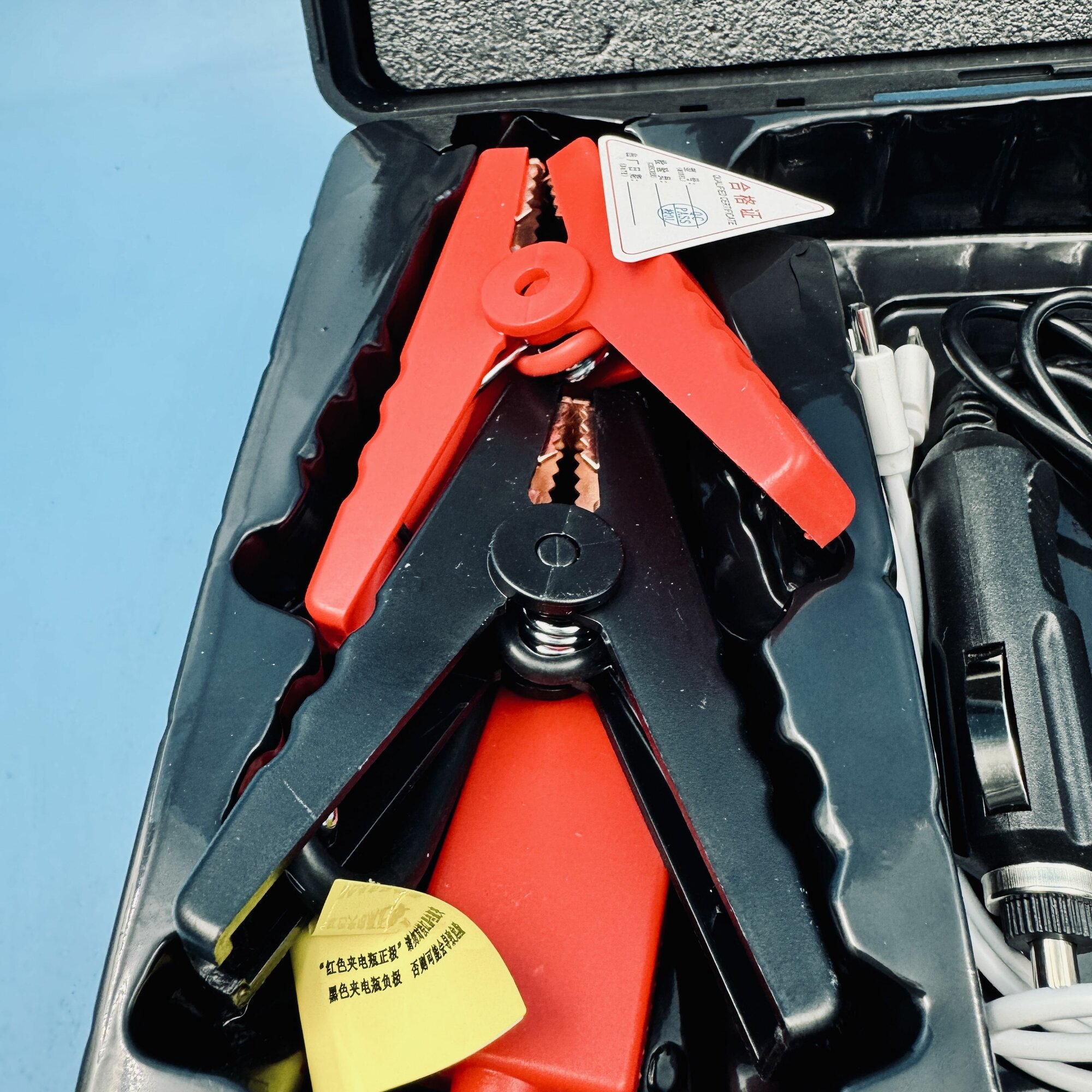 Пуско-зарядное устройство для авто "TM15", ABS-пластик, в кейсе