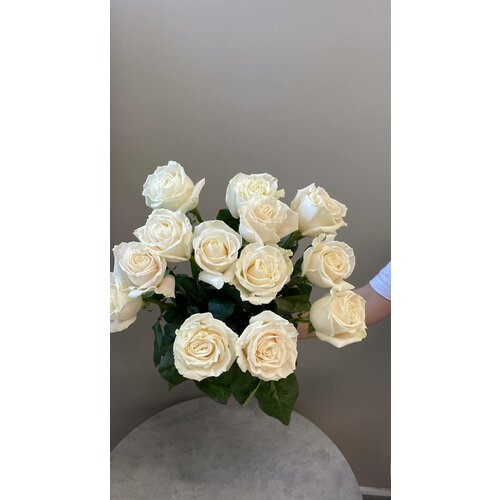 Букет из белых свежих роз
