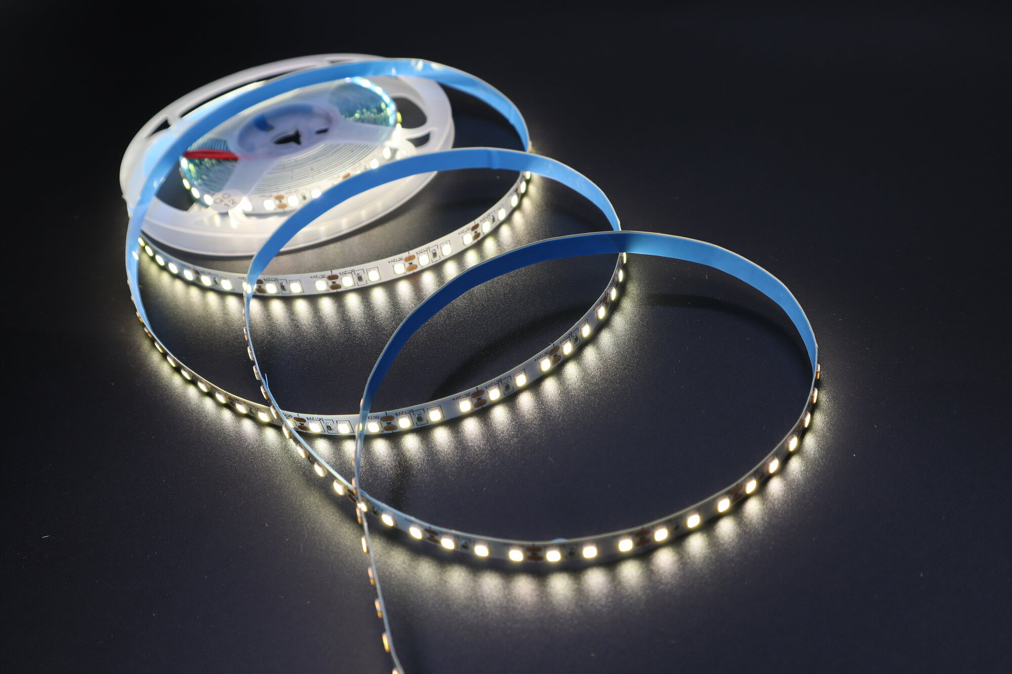 фото Лента светодиодная LED 12W, 2835-120 диодов на метр -IP20 12V Нейтральный белый, 4000-4200K