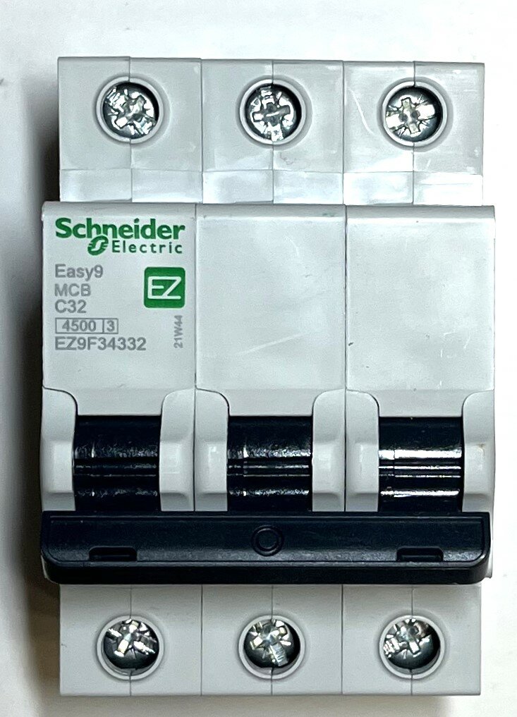 Автоматический выключатель Schneider Electric Easy9, 3-полюсный, 32А