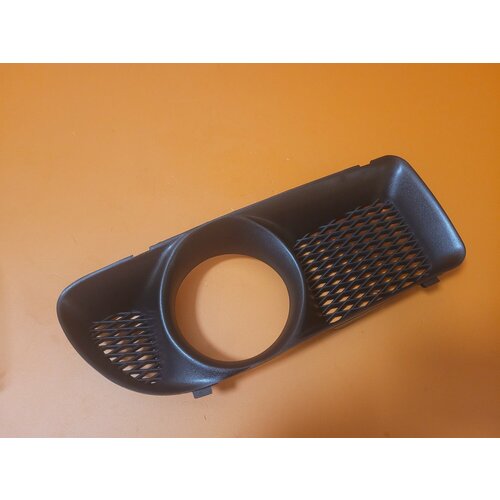 Решетка бампера под птф правая Skoda Felicia 1994-2001 ОЕ 6U0807432B 297₽