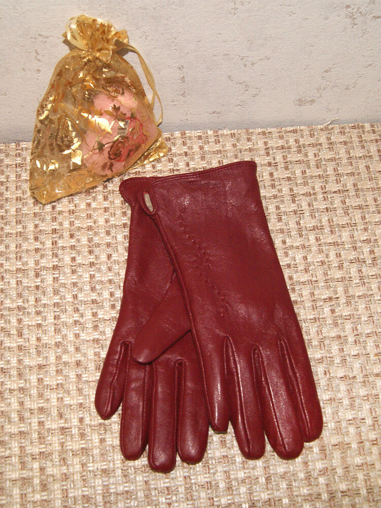 Перчатки для женщин