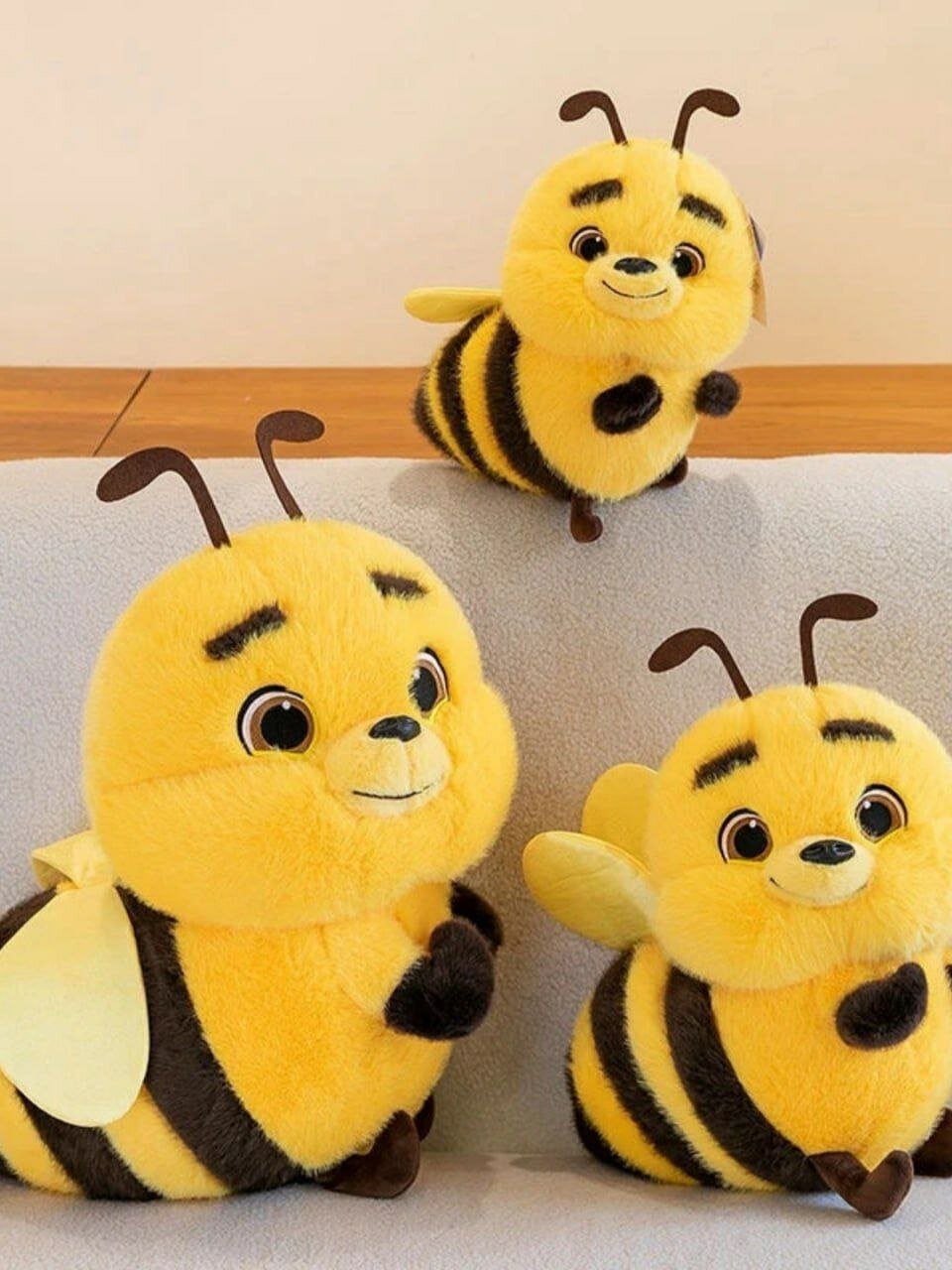 Мягкая пчелиная игрушка - мягкая, реалистичная и милая. Отличная подарок для близких