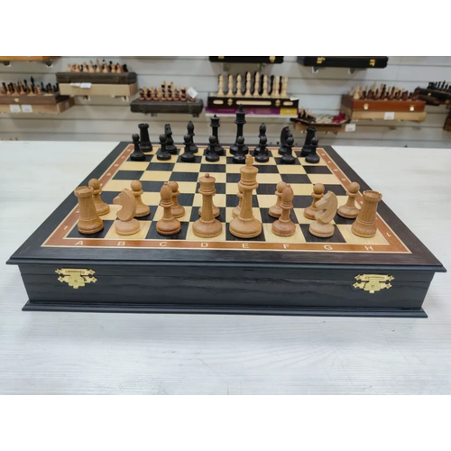 Шахматный ларец подарочный из мореного дуба средний шахматный ларец с натуральным перламутром и фигурами из кости и дерева 45х45 см