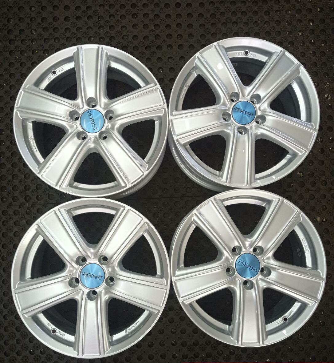 Колесные диски Dezent 7xR17/5x112 66.6 Серебристый (Реплика)