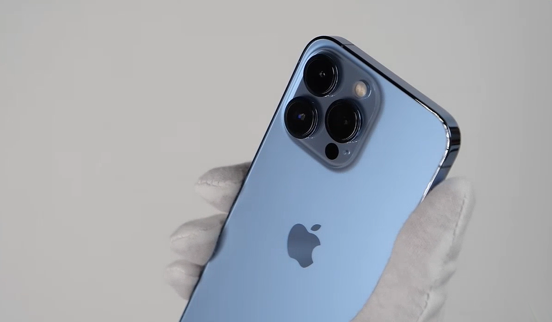Смартфон Apple iPhone 13 Pro Max 128 ГБ RU, nano SIM+eSIM, Небесно-Голубой, Новый — фото 1