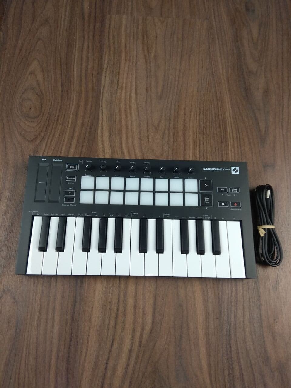 MIDI-клавиатура Novation Launchkey Mini MK3